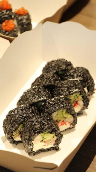 Black ролл с креветками (310г)