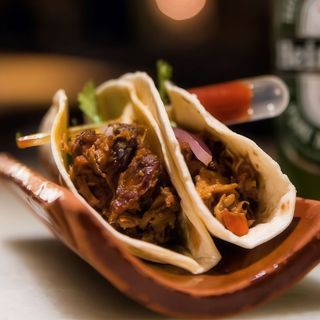 Taco de ropa vieja (4 uds.)