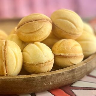 Crunchy nut with condensed milk