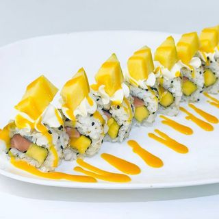 Uramaki mango roll