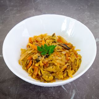 Dinstani kupus sa mrkvom i pečurkama  