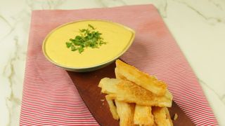 Yuquitas fritas con huancaína