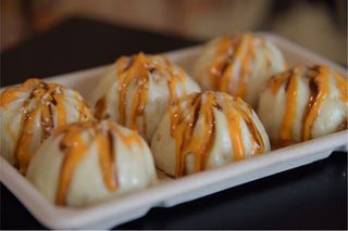 Bao de pollo con salsa teriyaki y mayo sriracha (6 uds.)