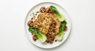 Steak de conopida cu ciuperci brune si pok choy