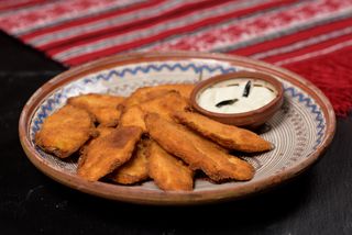 Rondele de dovlecei pane cu mujdei