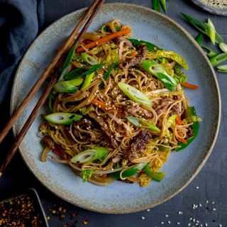 Chilli garlic chow main rice noodles with beef