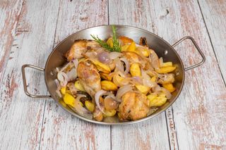 Pollo Scucchiato con patate e cipolla