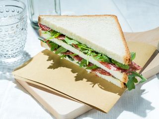 Tramezzino salame maionese e rucola