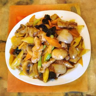 71. Пилешко със зеленчуци (800г)