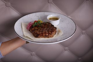 Стейк зі свинного ошийка (200/50г)