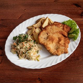 Kotlet schabowy panierowany.