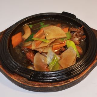 50. Anatra con porri, carote e cipolle