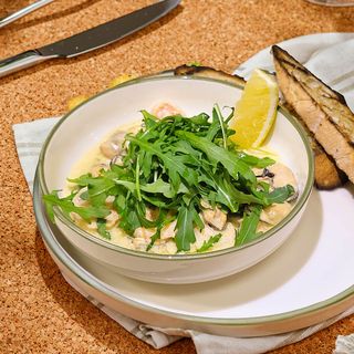 Creveți cu midii în sos cremos