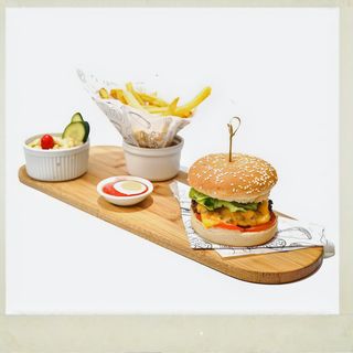 Chicken Burger  + frites + salade