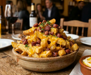 Patatas Fritas Con Chistorra Y Queso