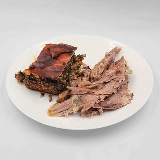 Печено агнешко с дроб сарма