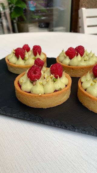 Тарта фісташка-малина