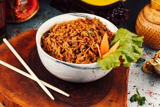 M4-სოიოს სოუსში შემწვარი ბრინჯი ხორცით