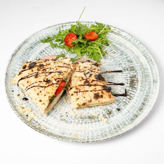 Pizza sendvič panuzo šunka