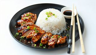 Piept de pui in sos de soia si orez