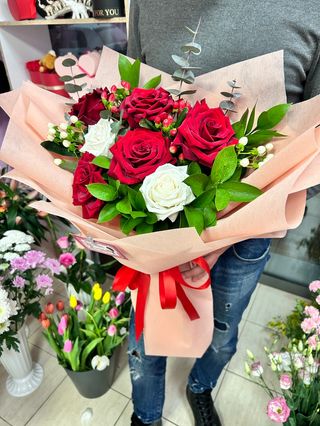 Букет с 7 бр. Рози #227