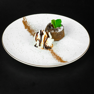 Шоколадний фондан з ванільним морозивом