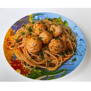 Спагеті у томатному соусі з рибними тефтельками (210 г)