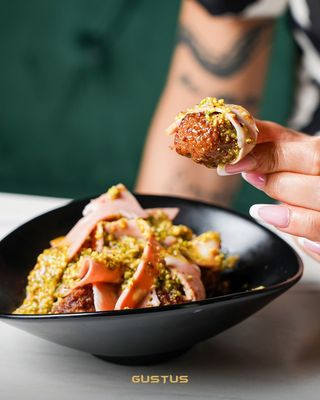 Polpettine con crema di pistacchio e filetti di mortadella