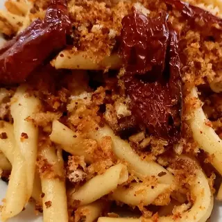 Cavatelli, peperone crusco, mollica fritta 