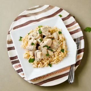 Рис с курицей под сливочным соусом