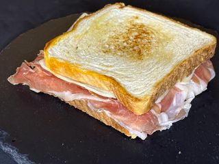 Sándwich 7 (Mixto Serrano) + patatas fritas 