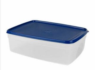 Plastic container 