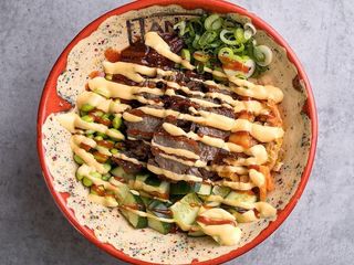 Poke Bowl ze smażoną wołowiną