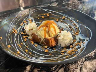 Torrija Con Helado Y Dulce De Leche