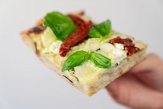 Melanzane, pesto, stracchino e pomodori secchi, mozzarella