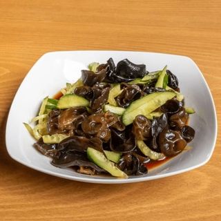 8A. Салата специалитет на заведението (400г)