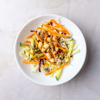 Ljuta salata od kupusa sa kikirikijem