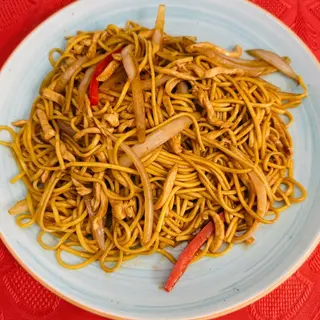 Tallarines De Trigo Con Pollo