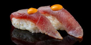 145. Nigiri tonno scottato 2 pezzi