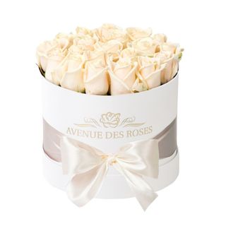 Trandafiri albi in cutie alba