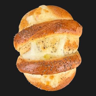 Rollo con prosciutto mozzarella e besciamella