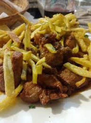 125 Tapa De Carne Fiesta en salsa con Papas Frita