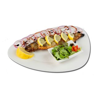 Печена пъстърва на жар