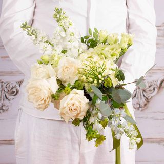 Buchet diafan  cu hortensie si delphinium