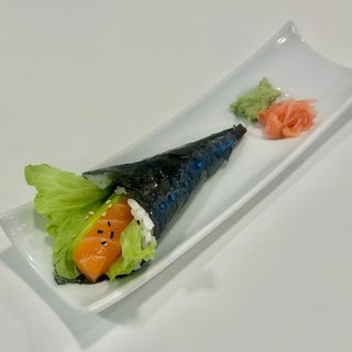Temaki salmón