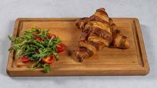 Kroasan sa šunkom i kačkavaljem