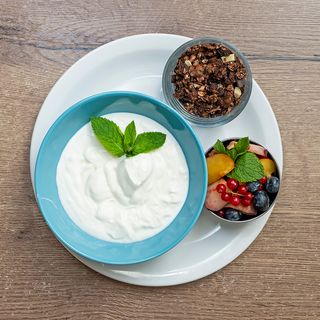 Granola home made z jogurtem