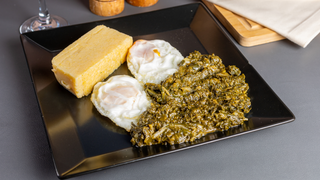 Spanac cu ochiuri si mamaliga