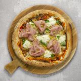Pizza de Lacón y Burrata Napolitana
