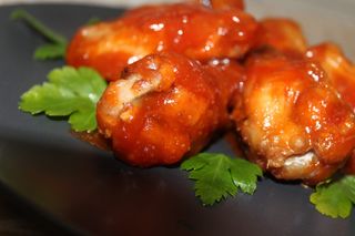 Крильця курячі в пікантному соусі (300г)